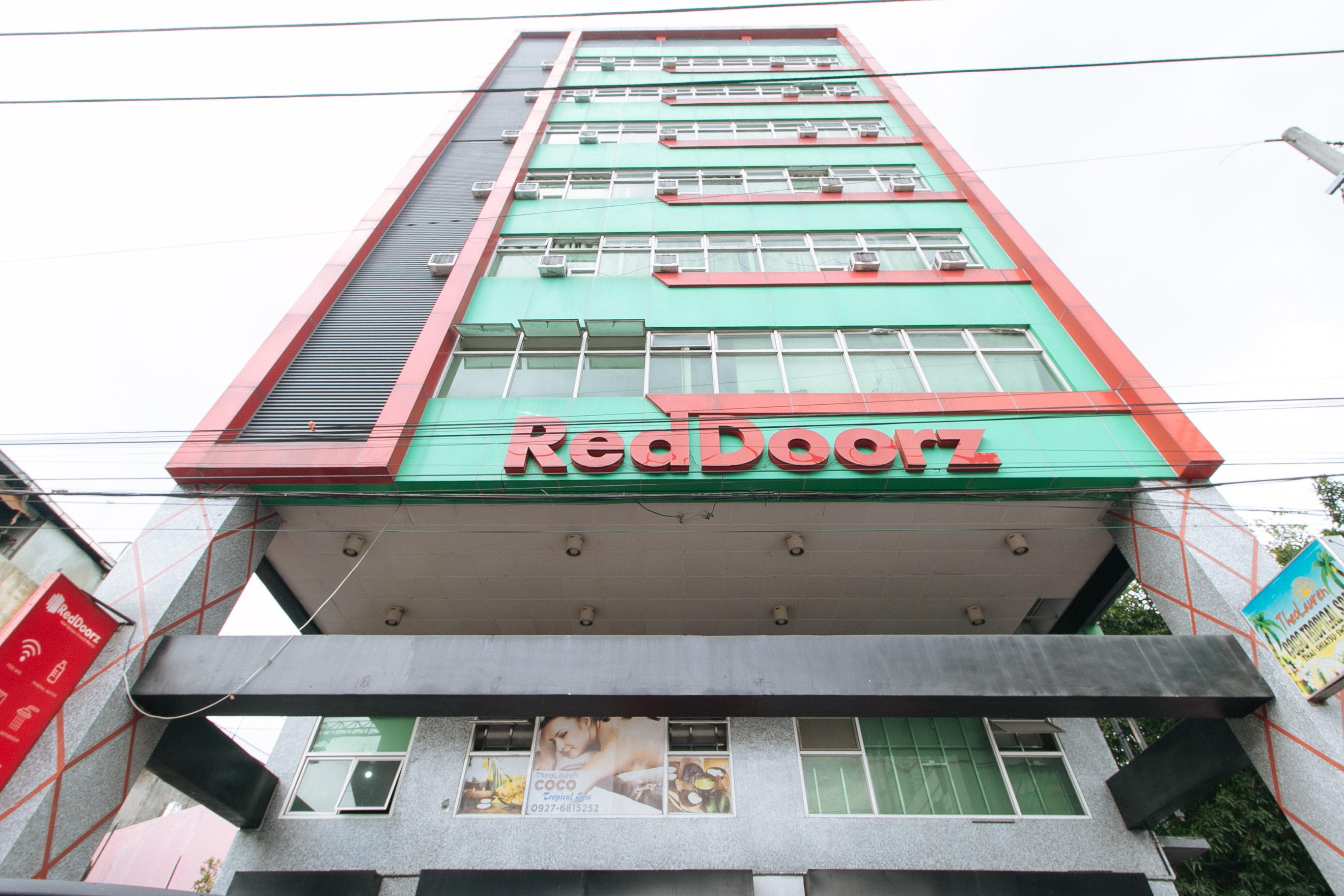 Reddoorz Near Quiapo Church Маніла Екстер'єр фото