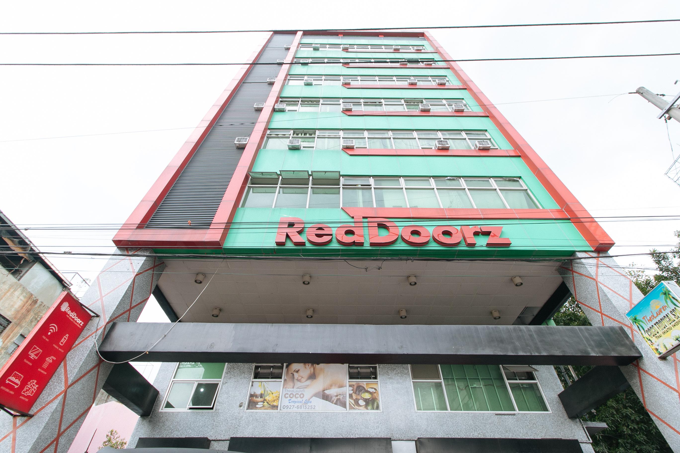 Reddoorz Near Quiapo Church Маніла Екстер'єр фото